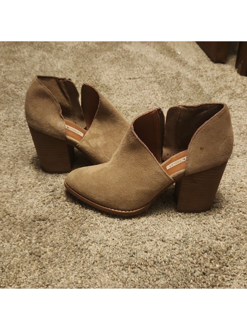 Chelsea and Violet Spring Tan Suede Cut Out Side Bootie size 7